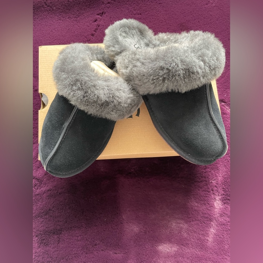 BNIB UGG Women's Slippers